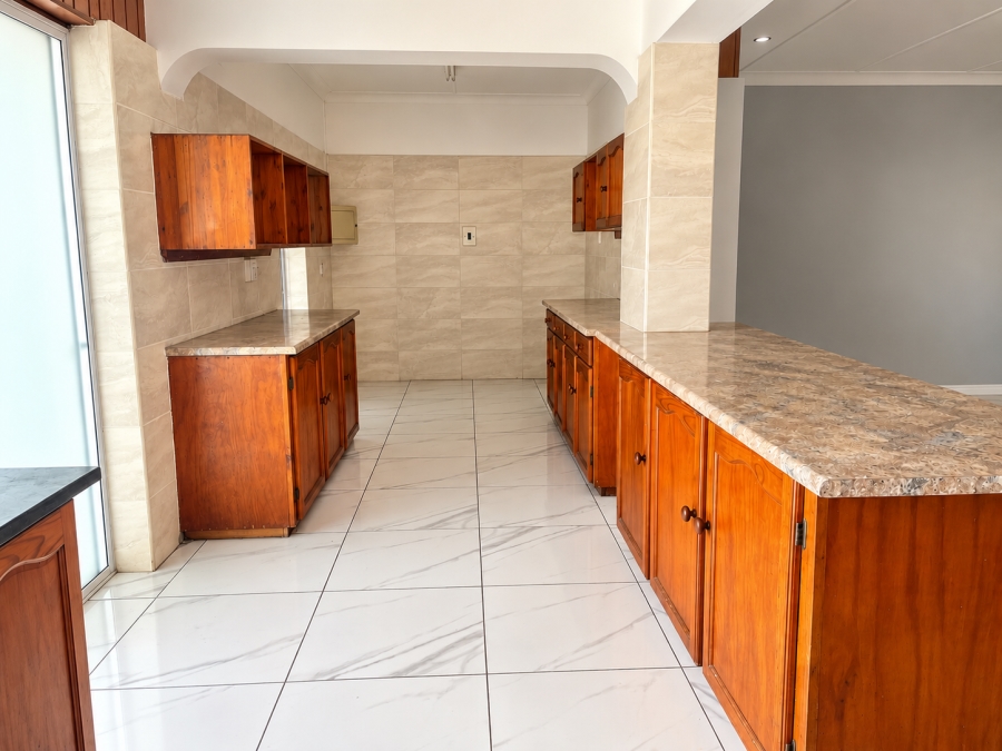 To Let 4 Bedroom Property for Rent in Beacon Bay Eastern Cape